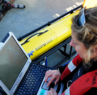 Gavia auv with a technician Gavia auv with a technician